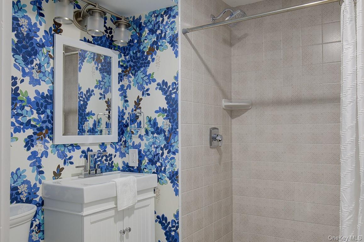 2 Spring Hollow Road, Centerport, NY 11721