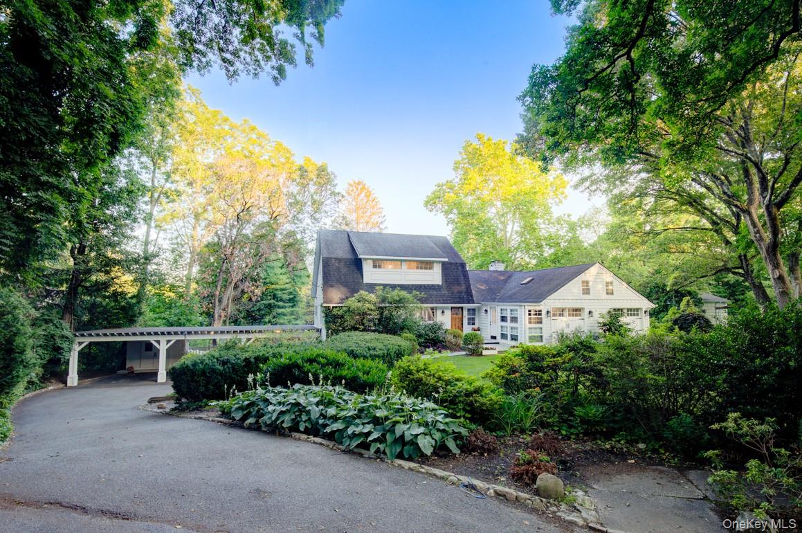 2 Spring Hollow Road, Centerport, NY 11721