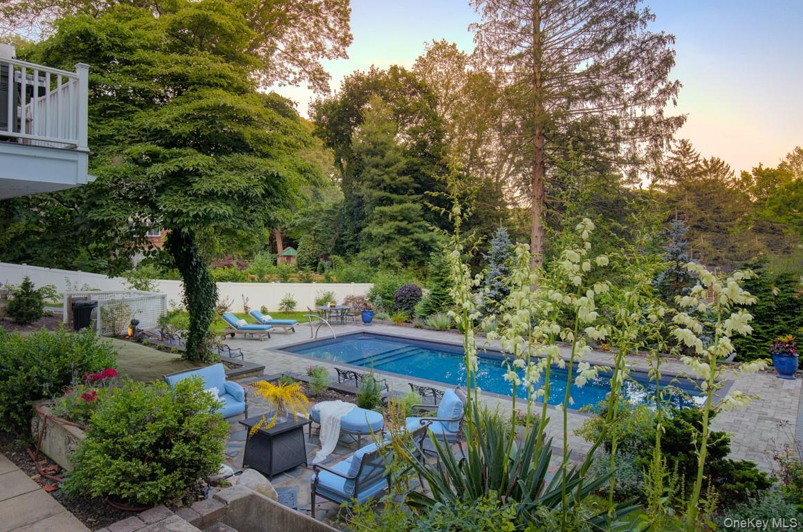 2 Spring Hollow Road, Centerport, NY 11721