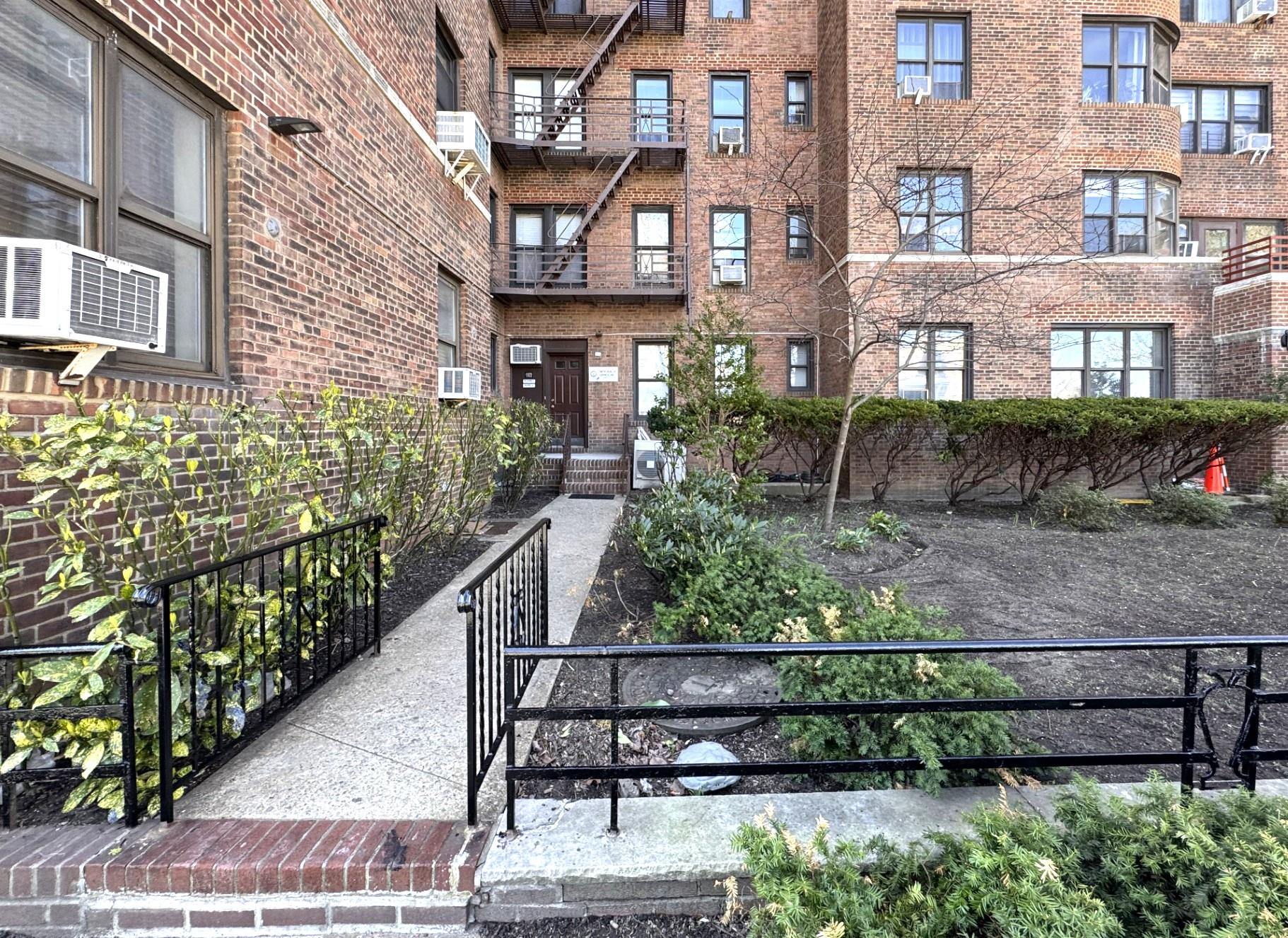 98-120 Queens Boulevard # 1G, Rego Park, NY 11374