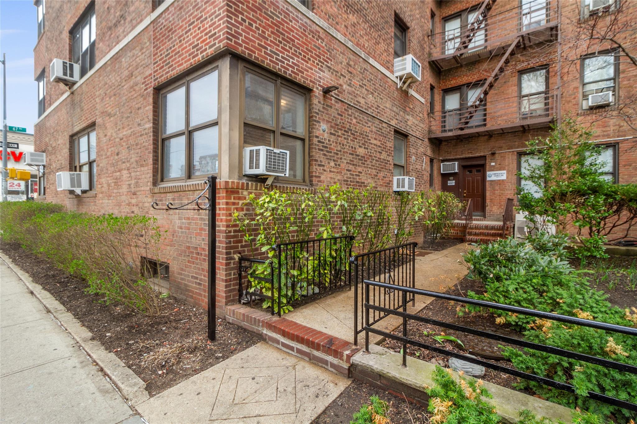 98-120 Queens Boulevard # 1G, Rego Park, NY 11374