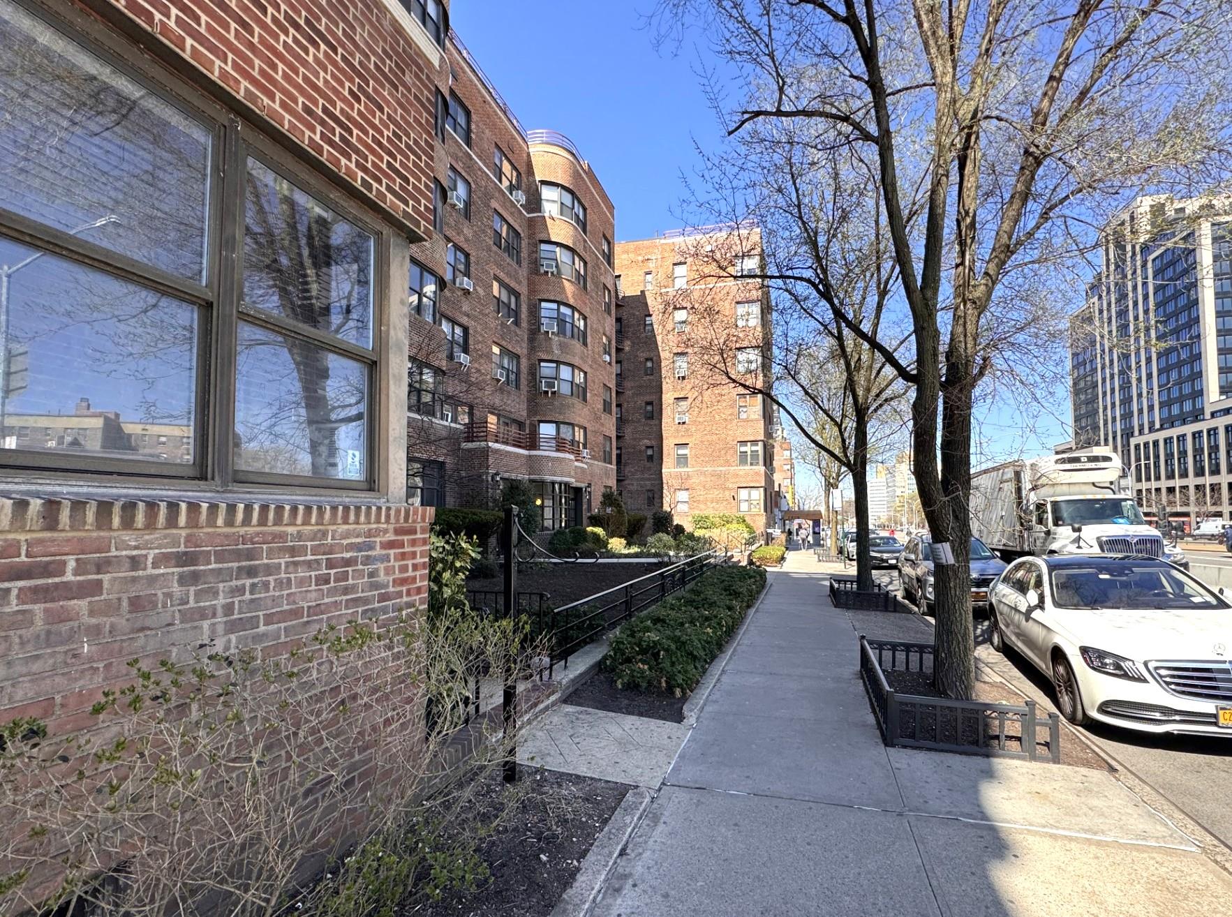 98-120 Queens Boulevard # 1G, Rego Park, NY 11374
