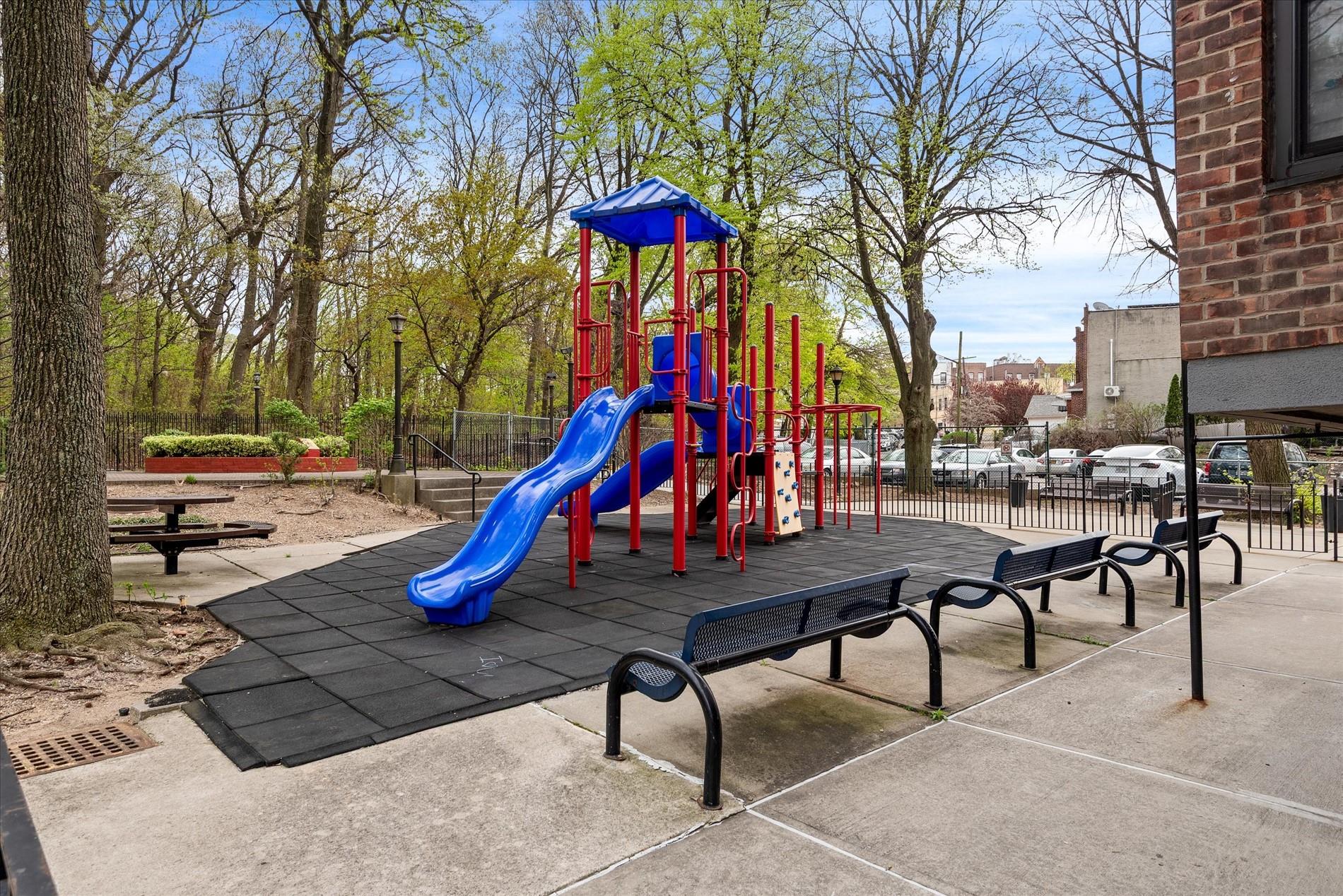 90-60 Union Turnpike # 9E, Glendale, NY 11385