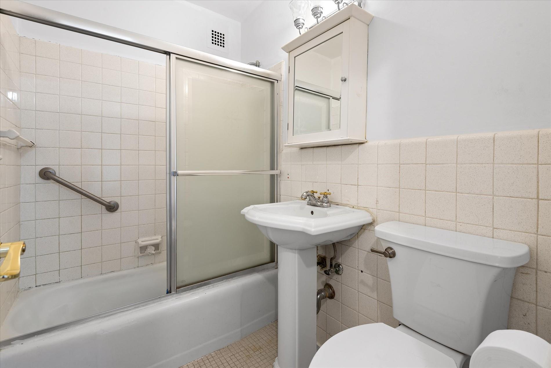 90-60 Union Turnpike # 9E, Glendale, NY 11385