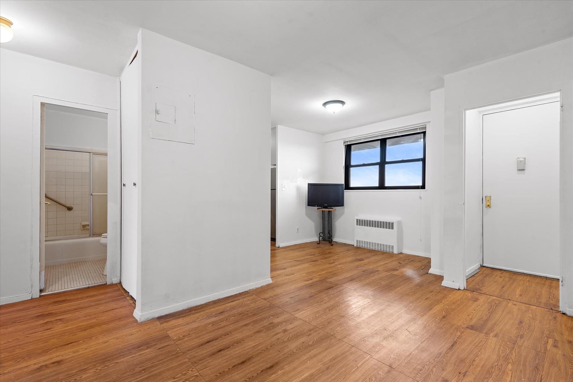 90-60 Union Turnpike # 9E, Glendale, NY 11385