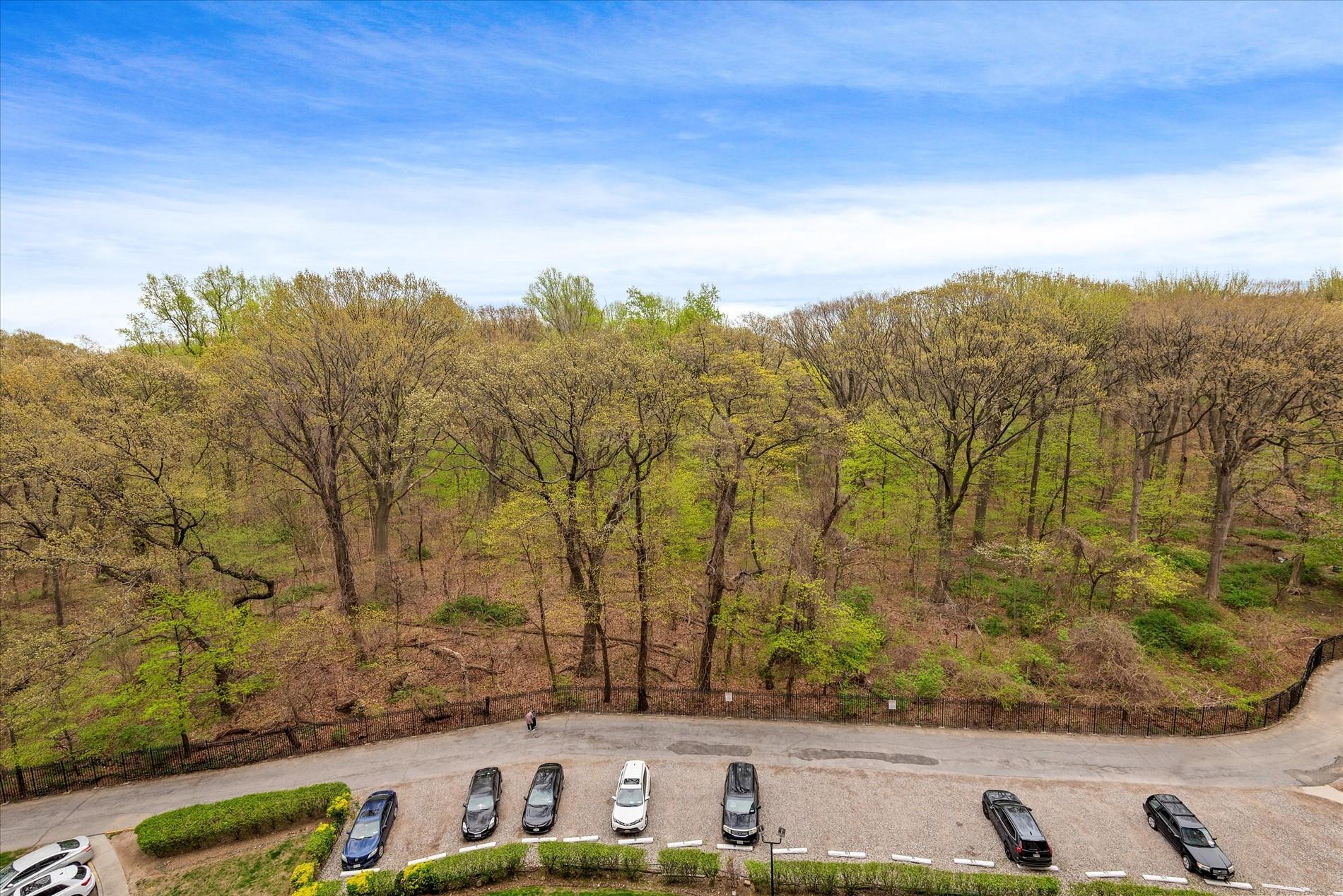 90-60 Union Turnpike # 9E, Glendale, NY 11385