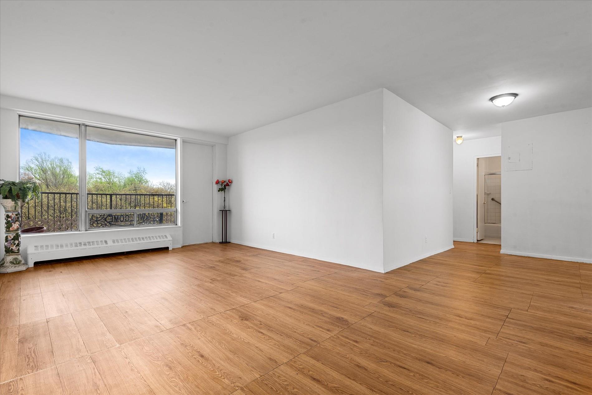 90-60 Union Turnpike # 9E, Glendale, NY 11385