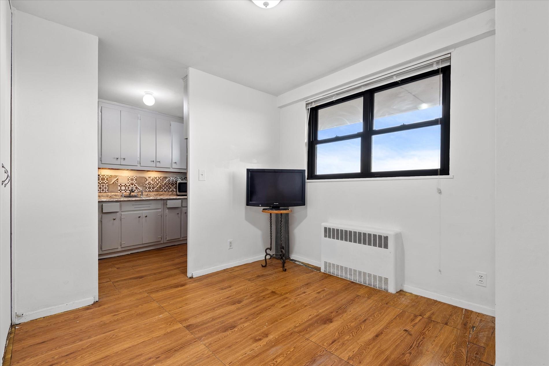 90-60 Union Turnpike # 9E, Glendale, NY 11385