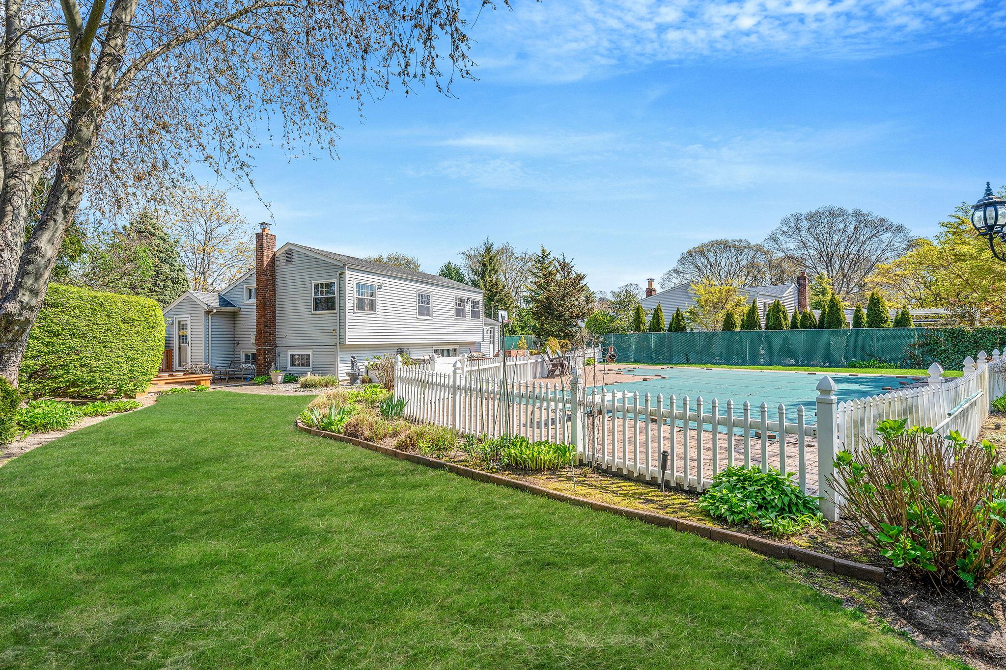 982 Union Boulevard, Bay Shore, NY 11706