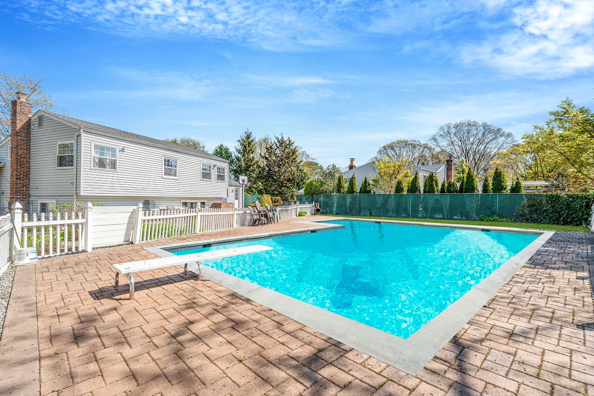 982 Union Boulevard, Bay Shore, NY 11706