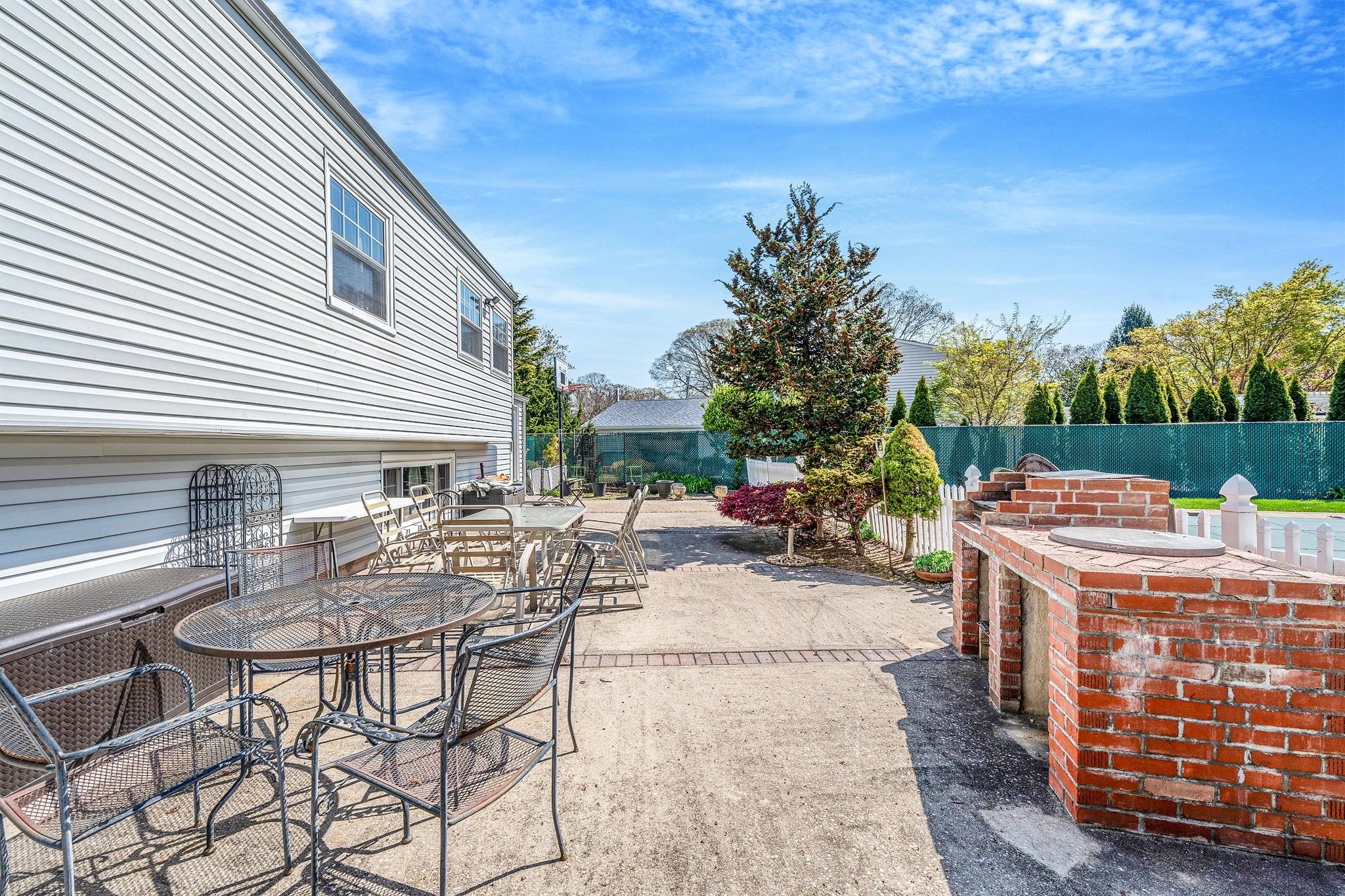 982 Union Boulevard, Bay Shore, NY 11706