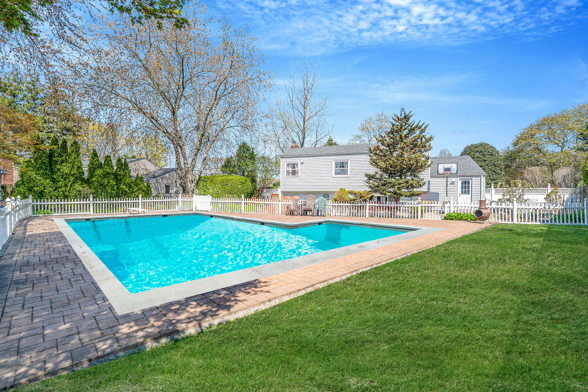 982 Union Boulevard, Bay Shore, NY 11706