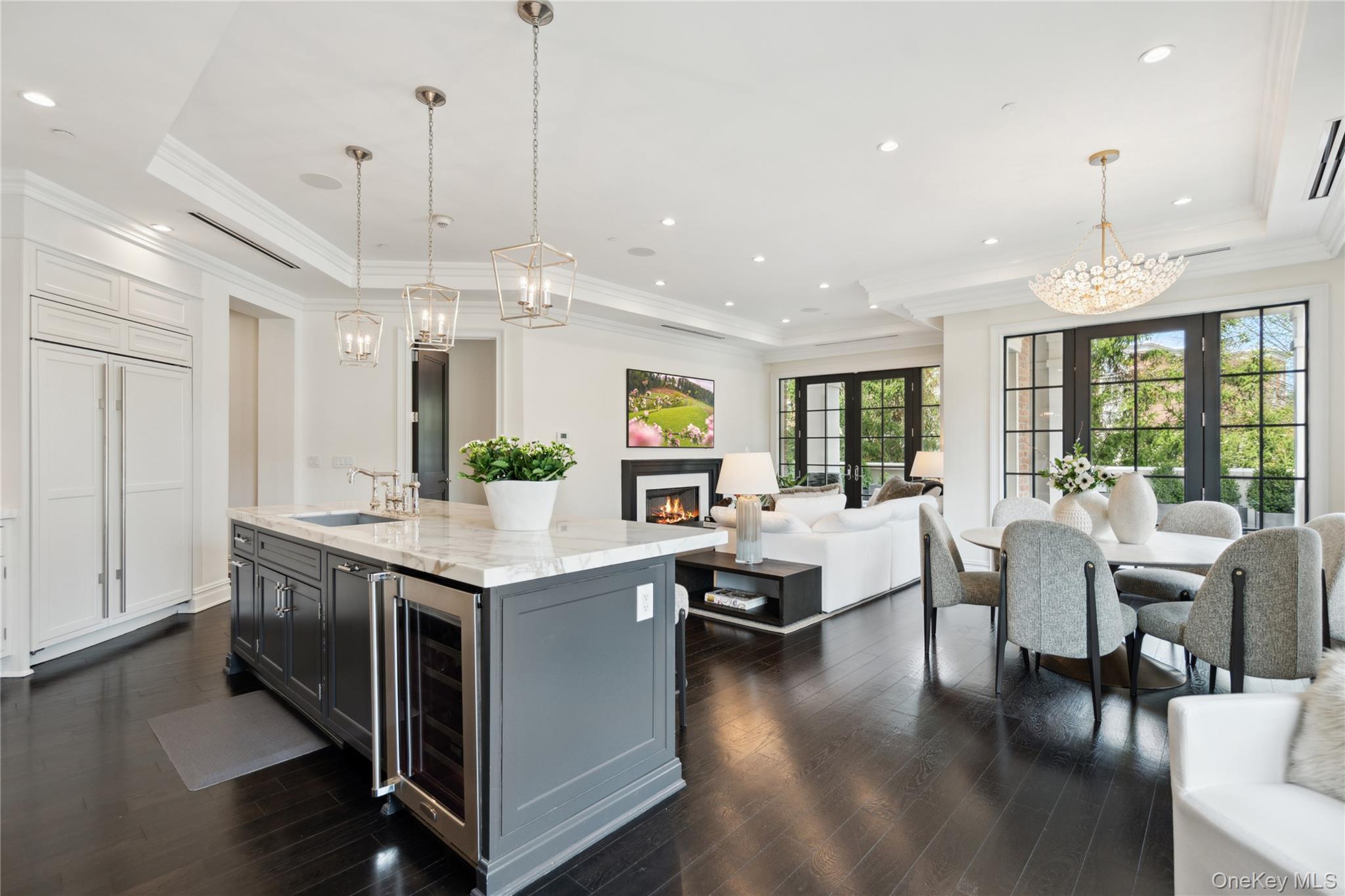 1000 Royal Court # 1008, North Hills, NY 11040