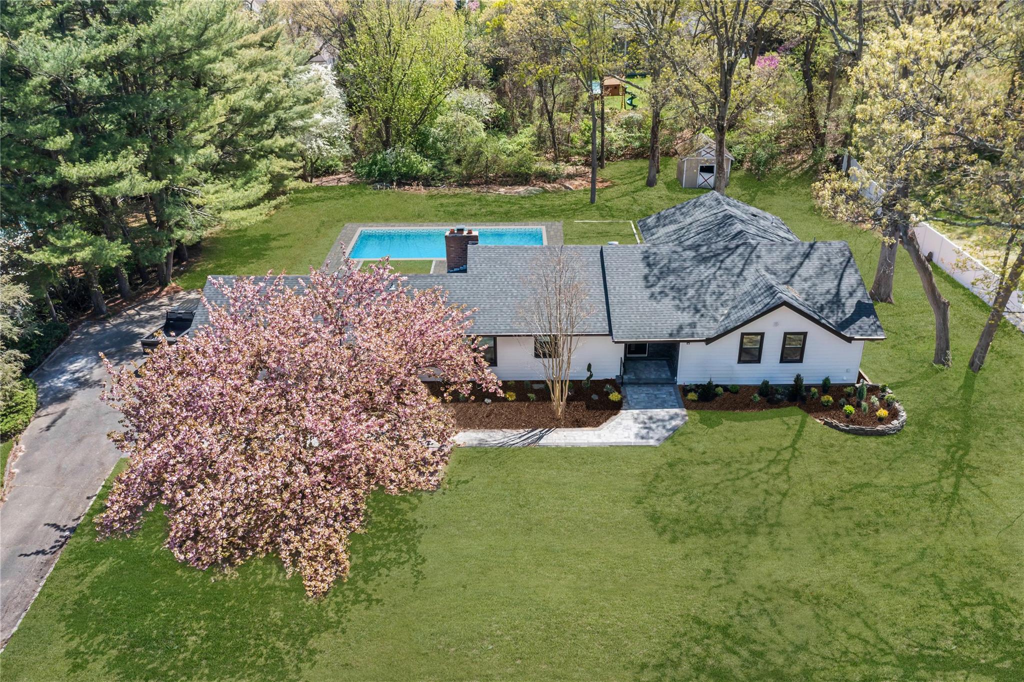 7 Breezy Hill Drive, Northport, NY 11768