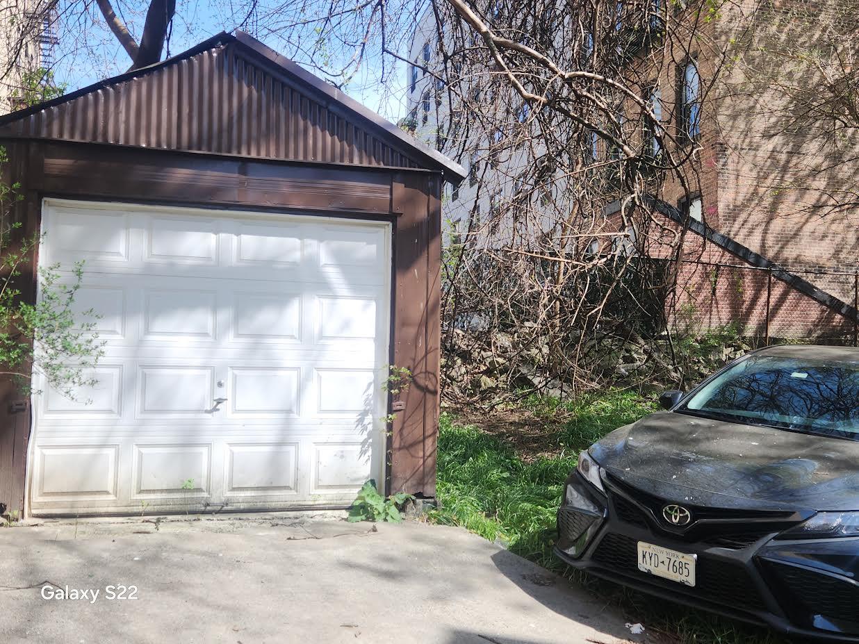 3930 Carpenter Avenue, Bronx, NY 10466