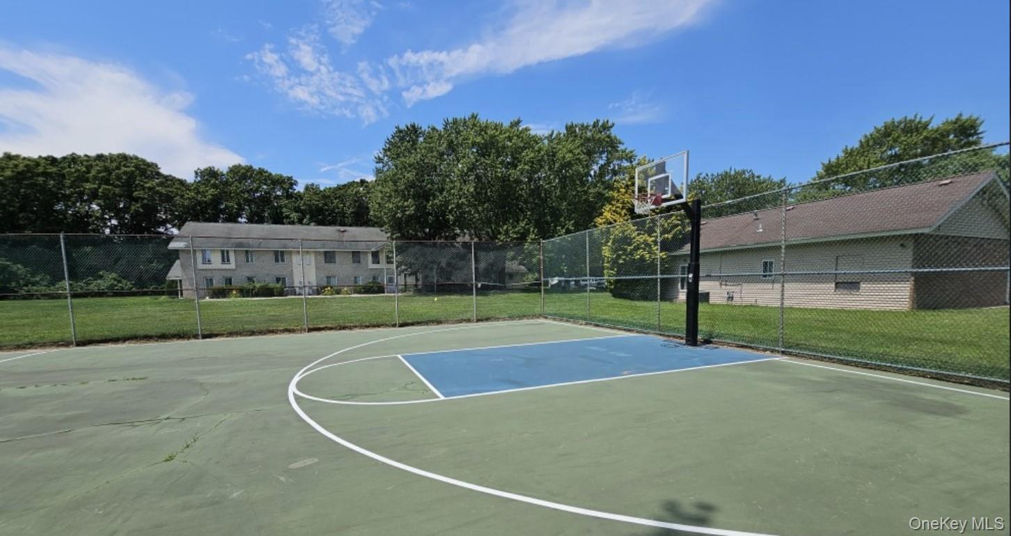 51 Pointe Circle S # 51, Coram, NY 11727