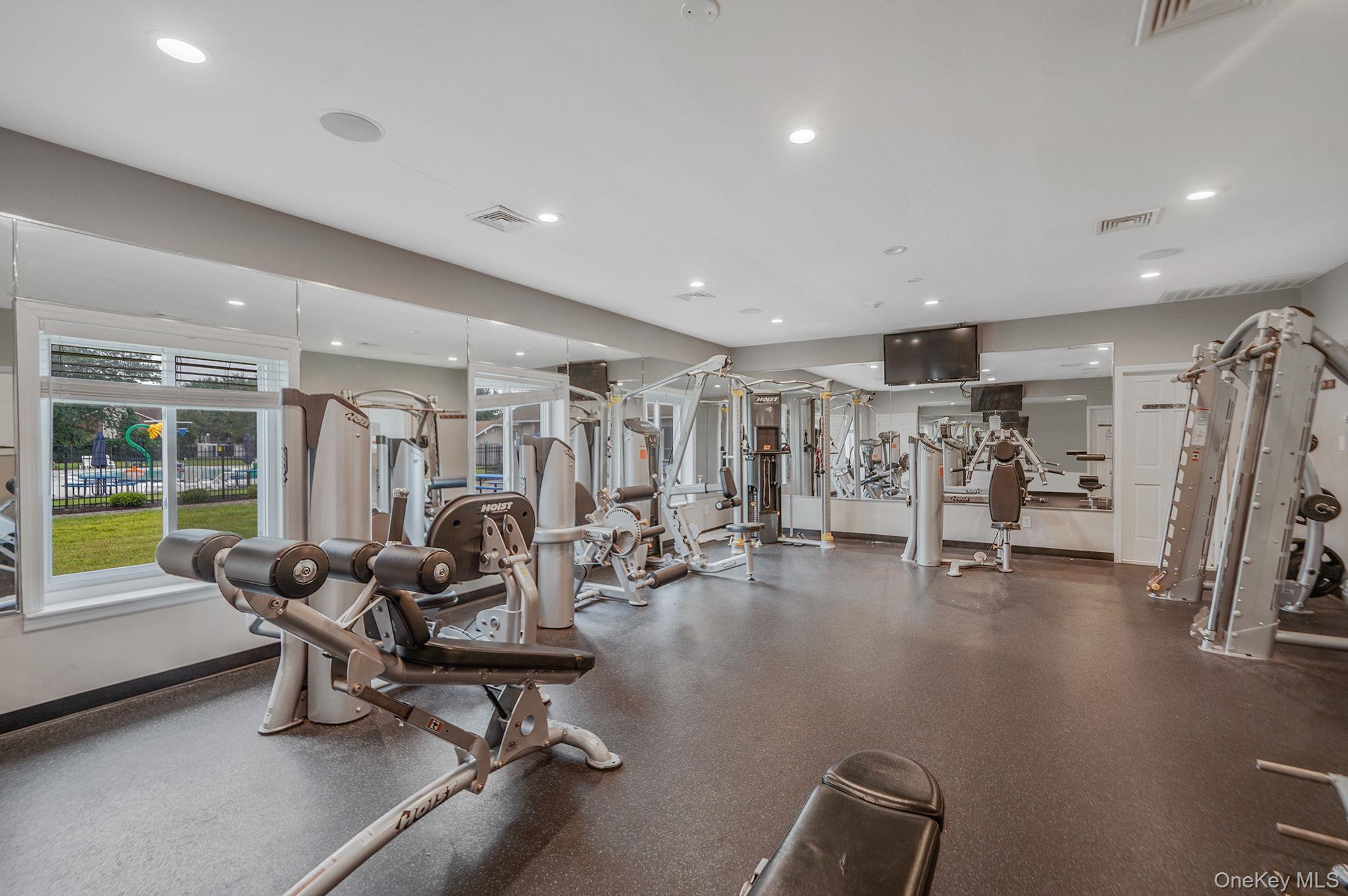 51 Pointe Circle S # 51, Coram, NY 11727