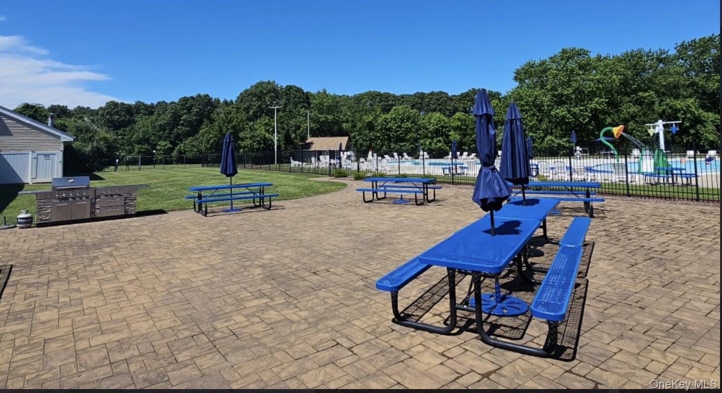 51 Pointe Circle S # 51, Coram, NY 11727