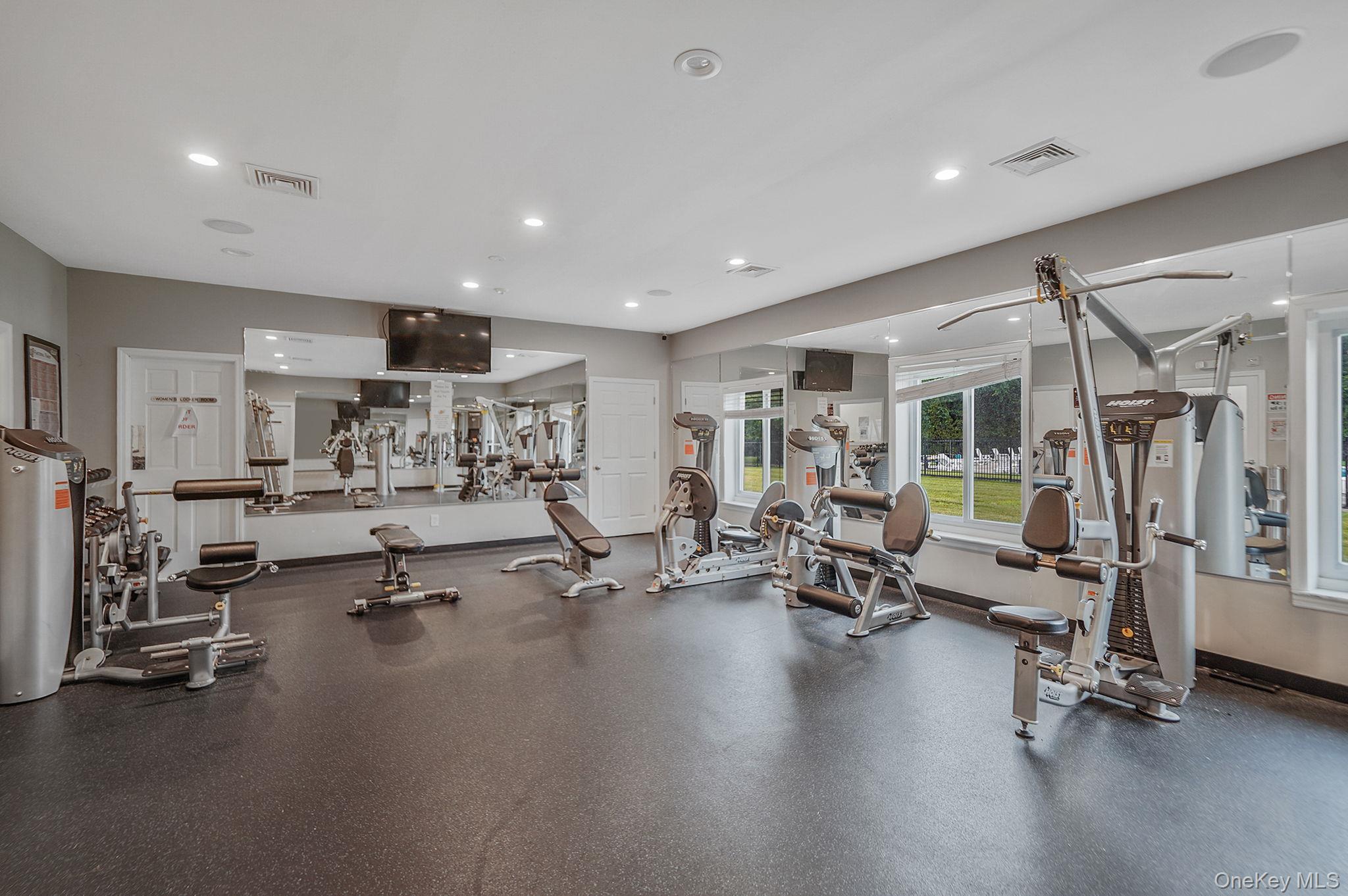 51 Pointe Circle S # 51, Coram, NY 11727