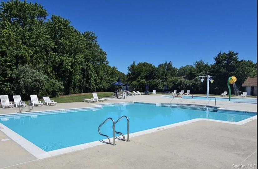 51 Pointe Circle S # 51, Coram, NY 11727