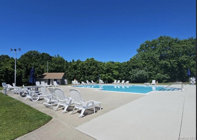 51 Pointe Circle S # 51, Coram, NY 11727