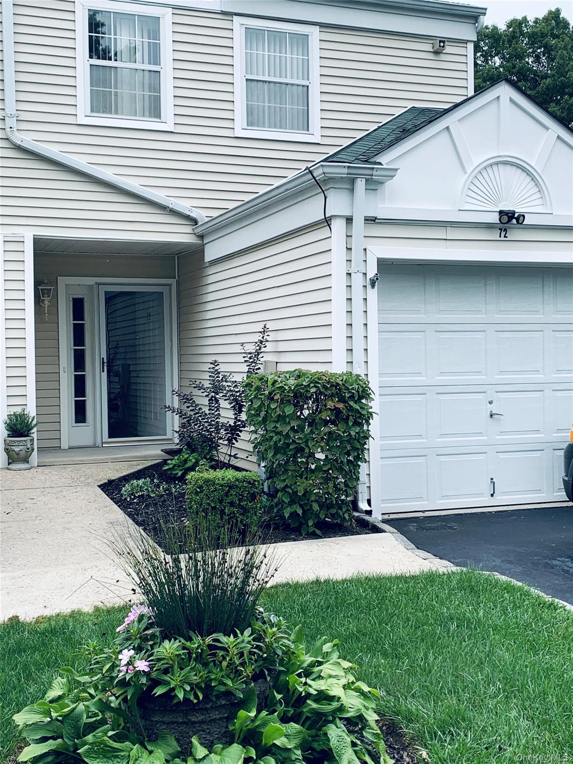 72 Fox Court # 72, Manorville, NY 11949