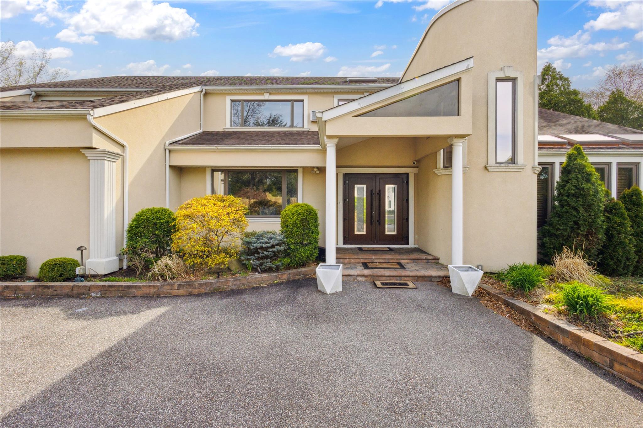 29 The Grasslands, Woodbury, NY 11797