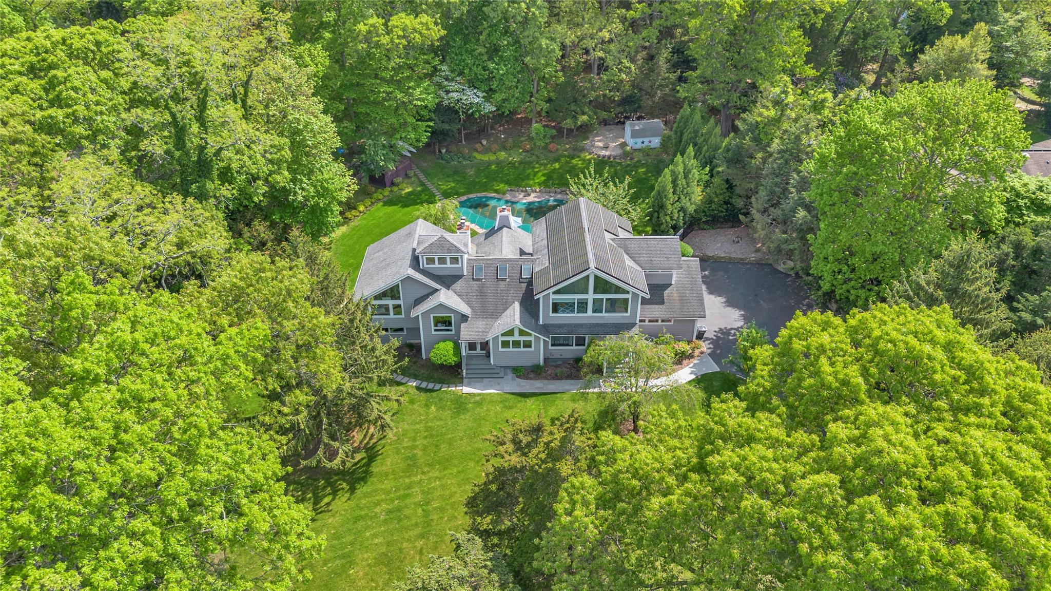 29 Eatons Neck Road, Northport, NY 11768