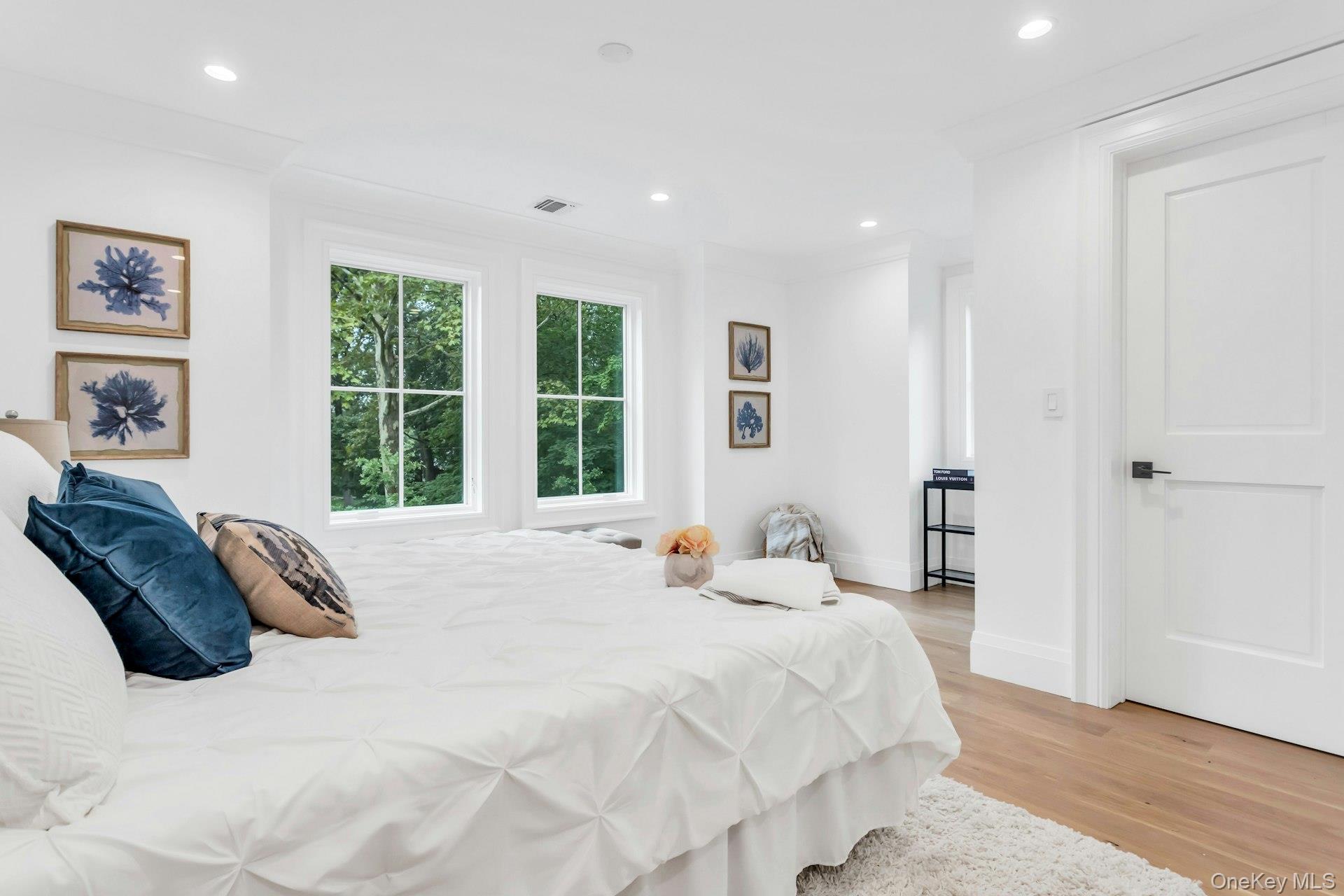 80 The Oaks, Roslyn Estates, NY 11576