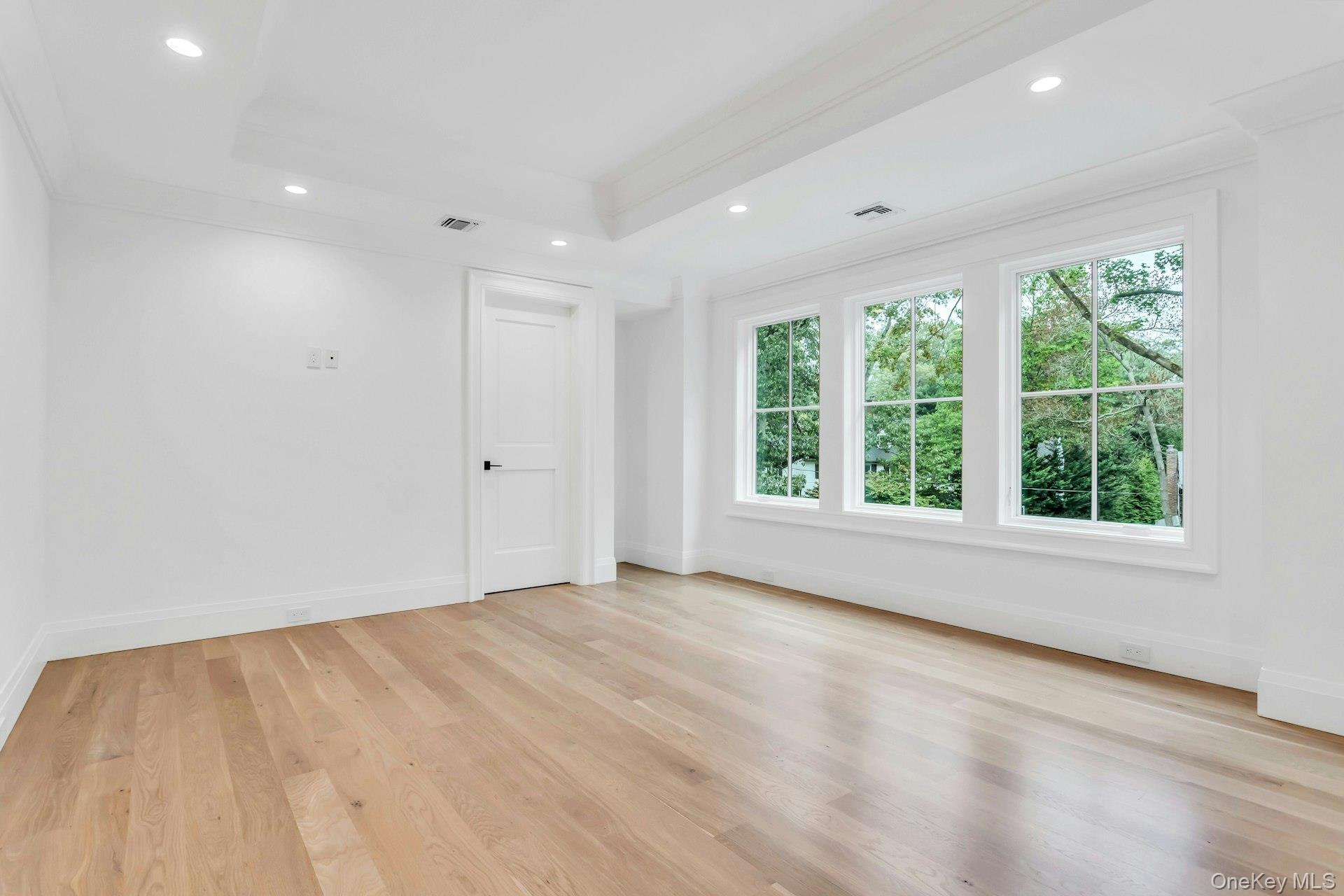 80 The Oaks, Roslyn Estates, NY 11576