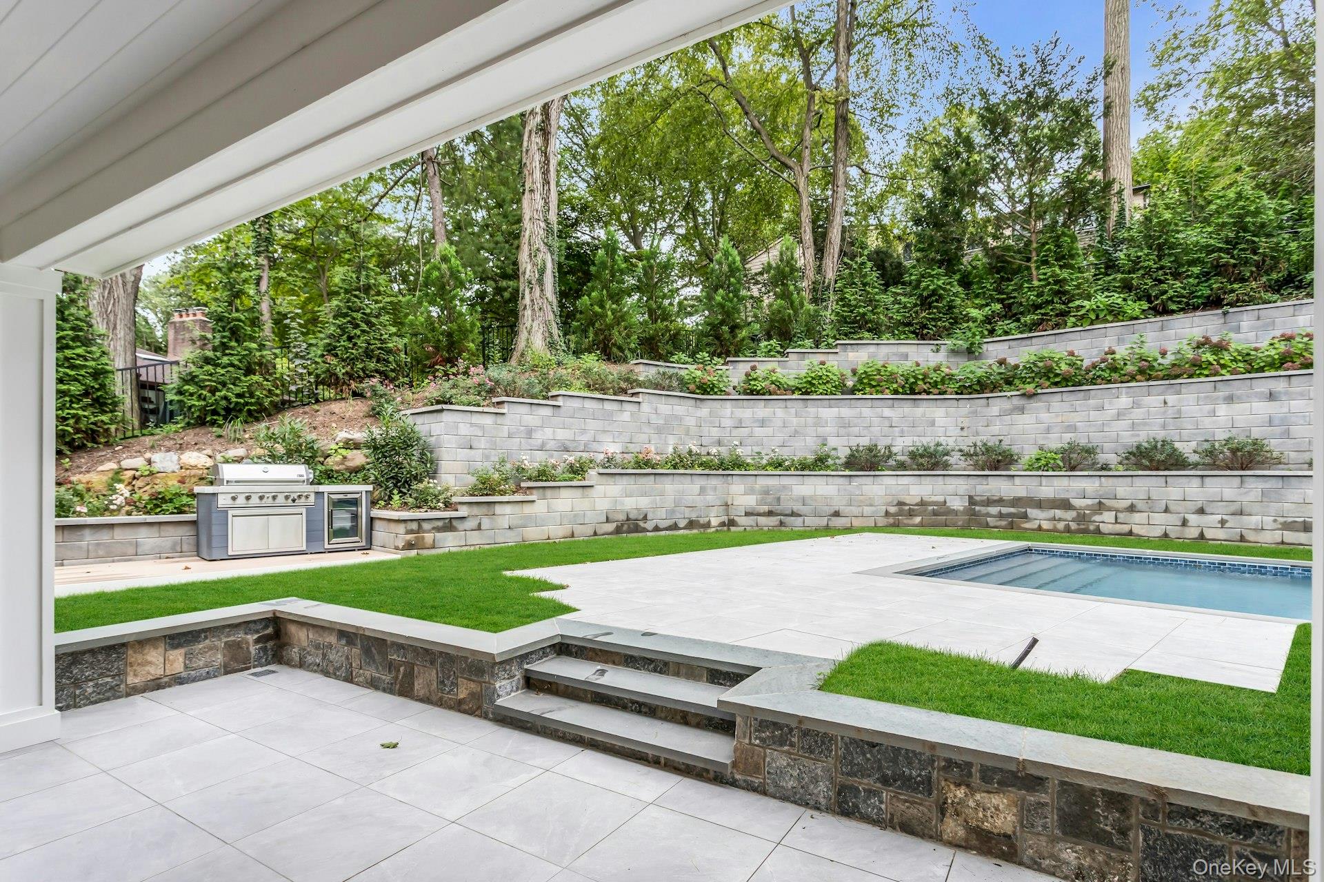 80 The Oaks, Roslyn Estates, NY 11576