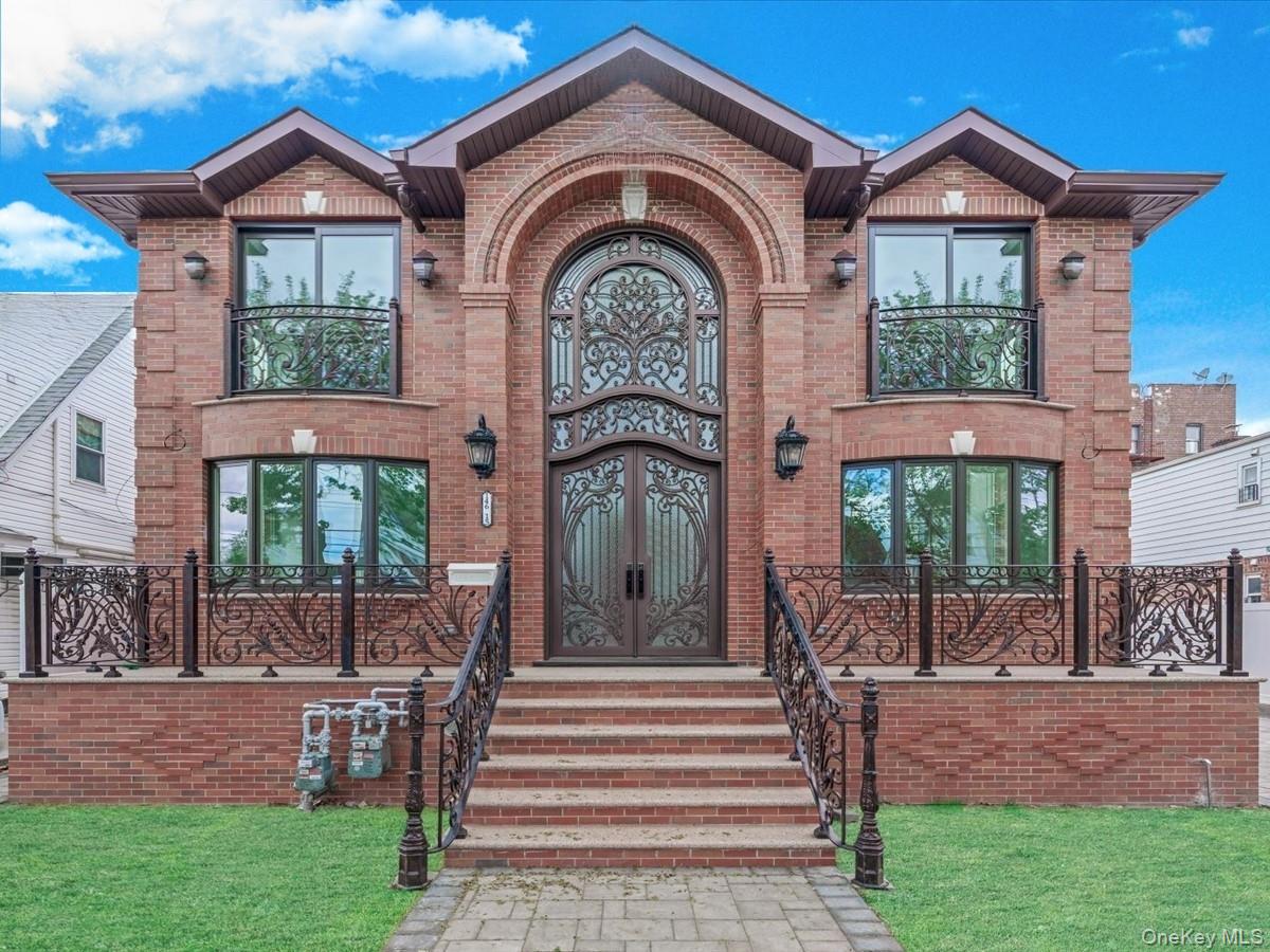 146-15 Holly Avenue, Flushing, NY 11355