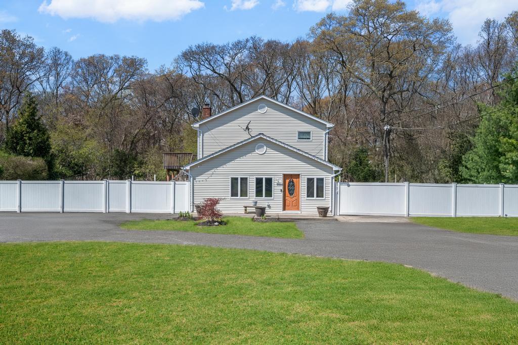 140 Smithtown Polk Boulevard, Centereach, NY 11720