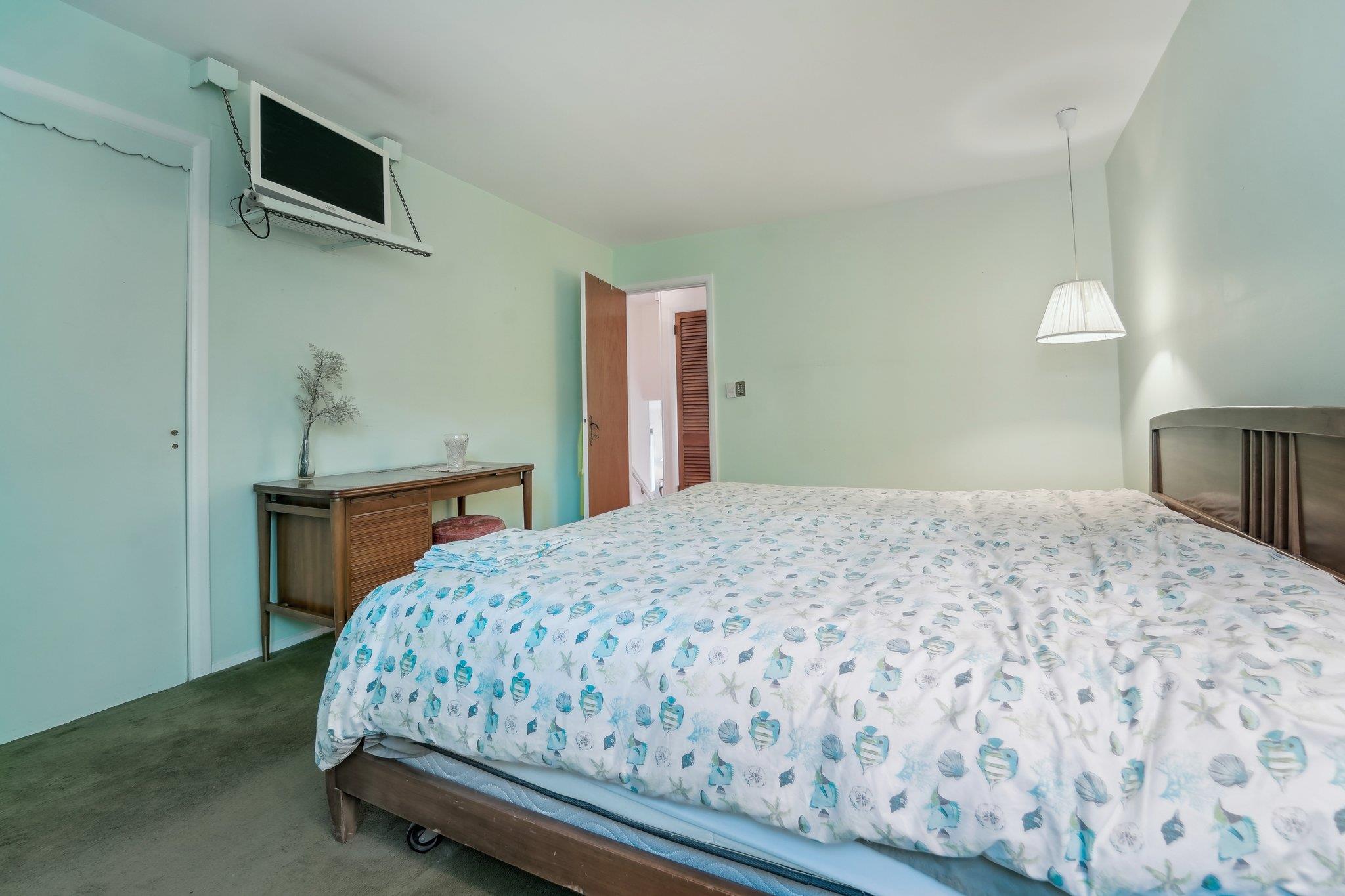 103 S Nauraushaun Road, Pearl River, NY 10965