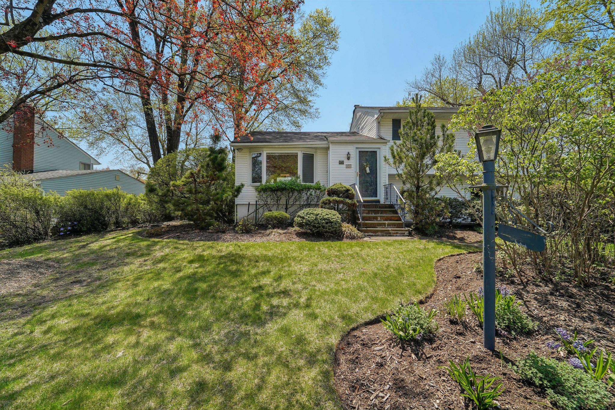 103 S Nauraushaun Road, Pearl River, NY 10965