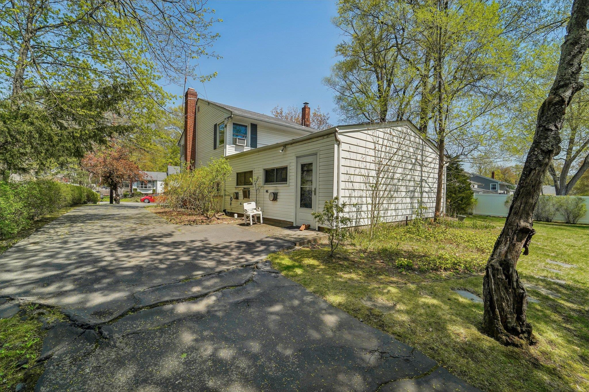 103 S Nauraushaun Road, Pearl River, NY 10965