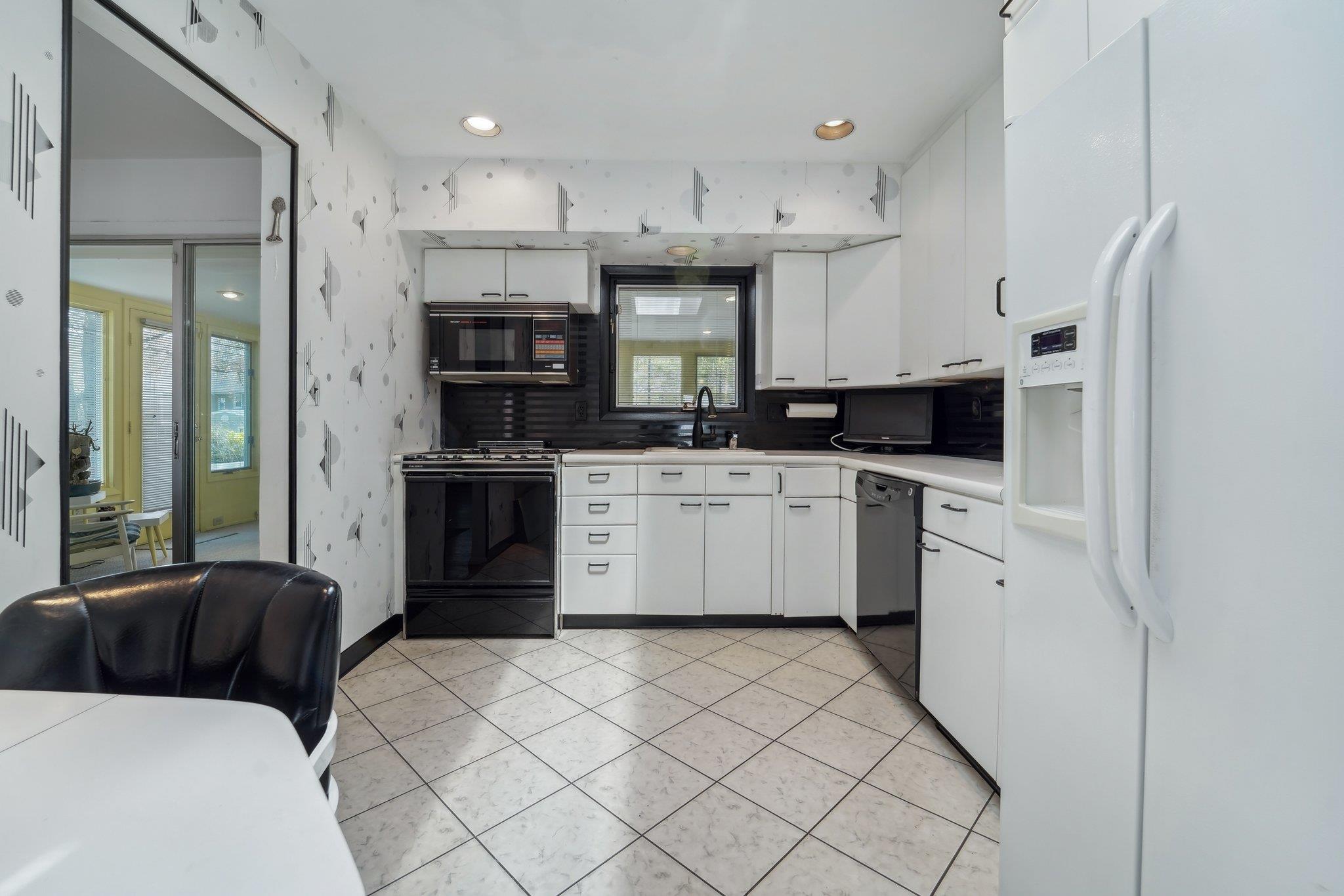 103 S Nauraushaun Road, Pearl River, NY 10965