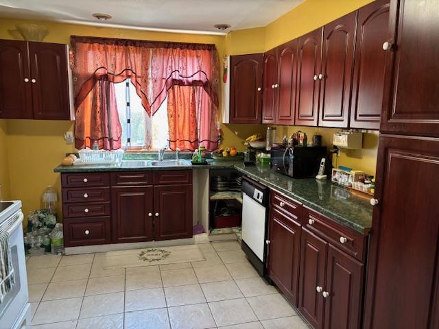 2 Copiague Place, Copiague, NY 11726