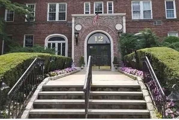 12 Hamilton Place # D-12, Garden City, NY 11530
