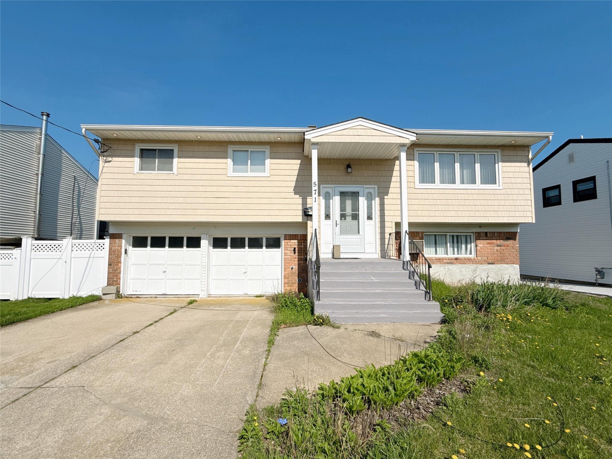 571 Nassau Avenue, Freeport, NY 11520