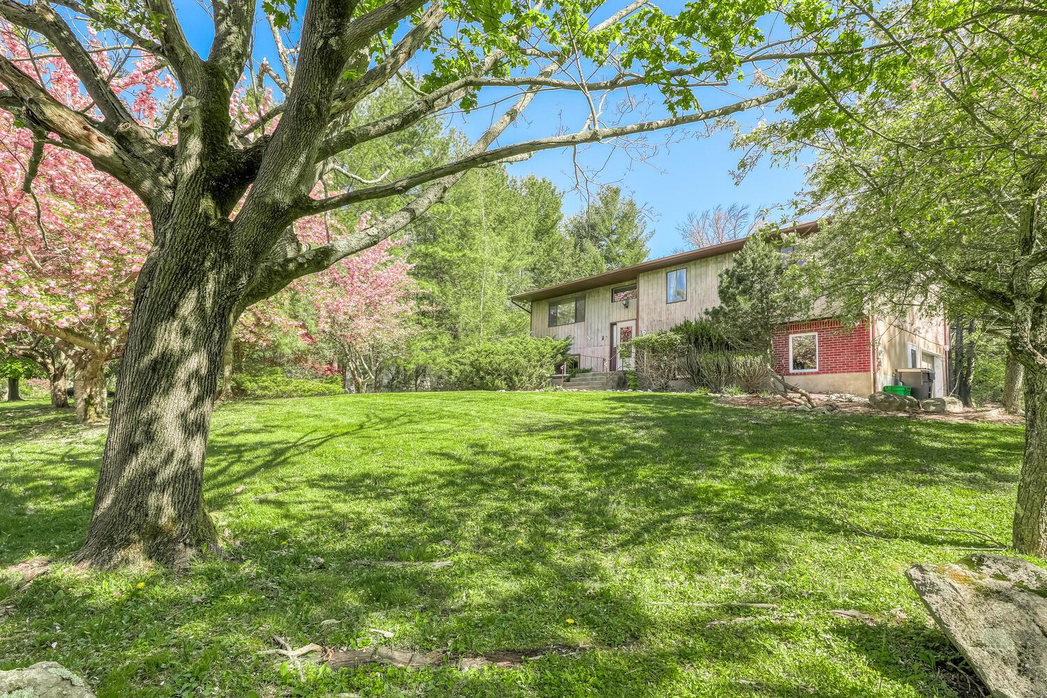 6 Dike Drive, Monsey, NY 10952