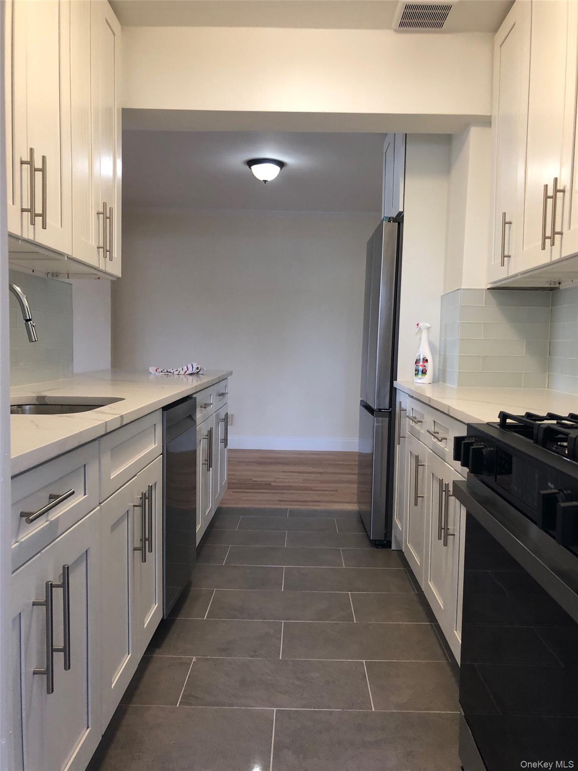 1296 Midland Avenue # E4, Yonkers, NY 10704