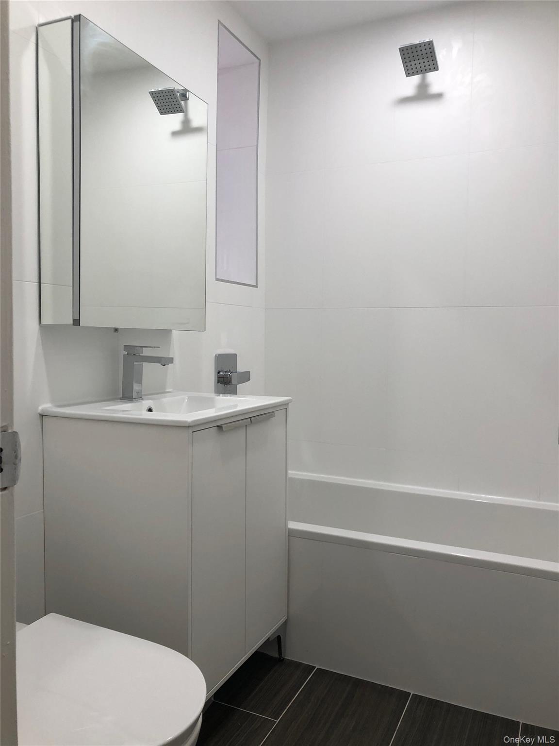 1296 Midland Avenue # E4, Yonkers, NY 10704