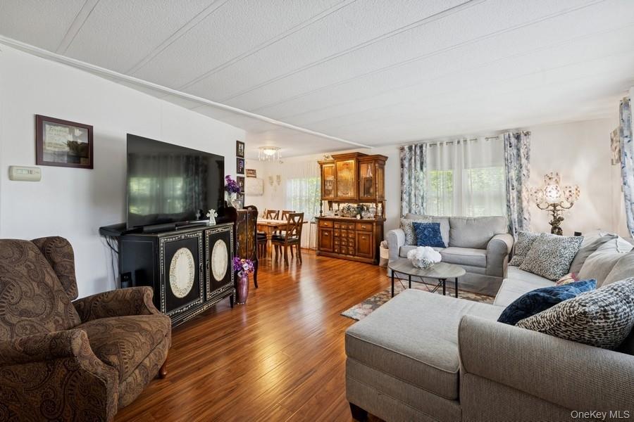 1661-364 Old Country Road Pondwood #364 Road, Riverhead, NY 11901