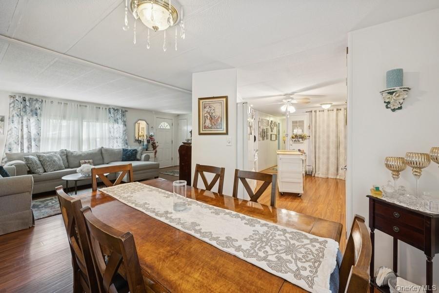 1661-364 Old Country Road Pondwood #364 Road, Riverhead, NY 11901