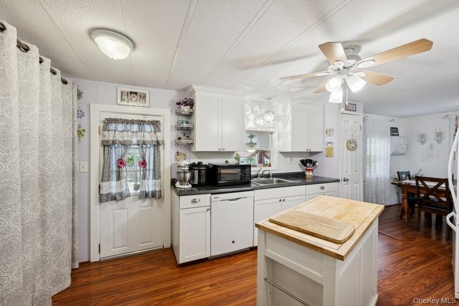 1661-364 Old Country Road Pondwood #364 Road, Riverhead, NY 11901