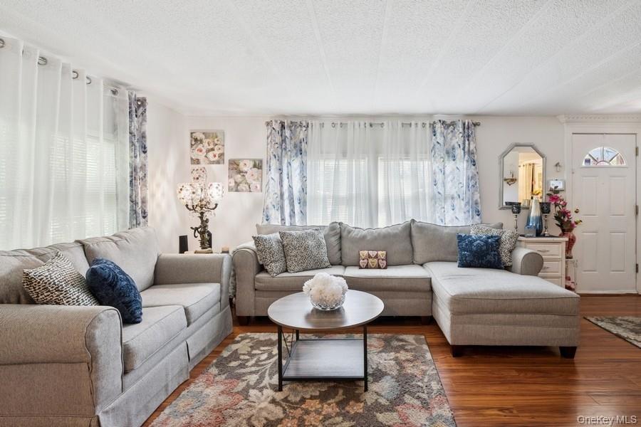 1661-364 Old Country Road Pondwood #364 Road, Riverhead, NY 11901