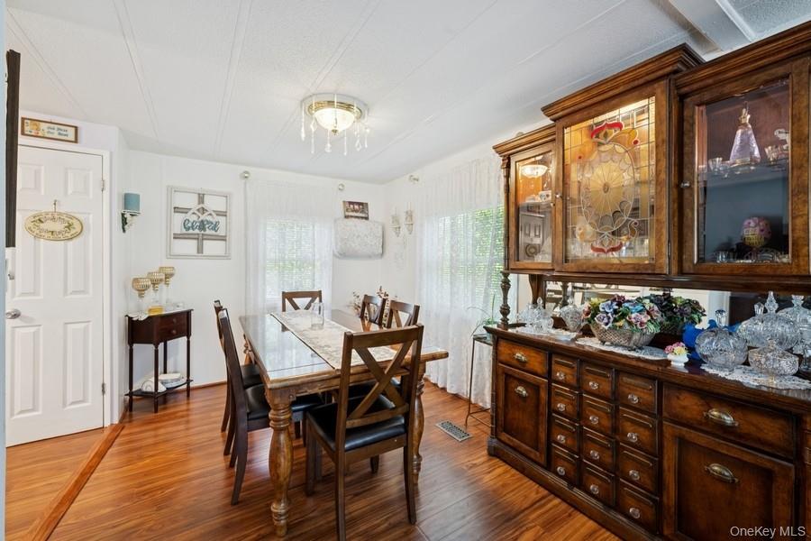 1661-364 Old Country Road Pondwood #364 Road, Riverhead, NY 11901