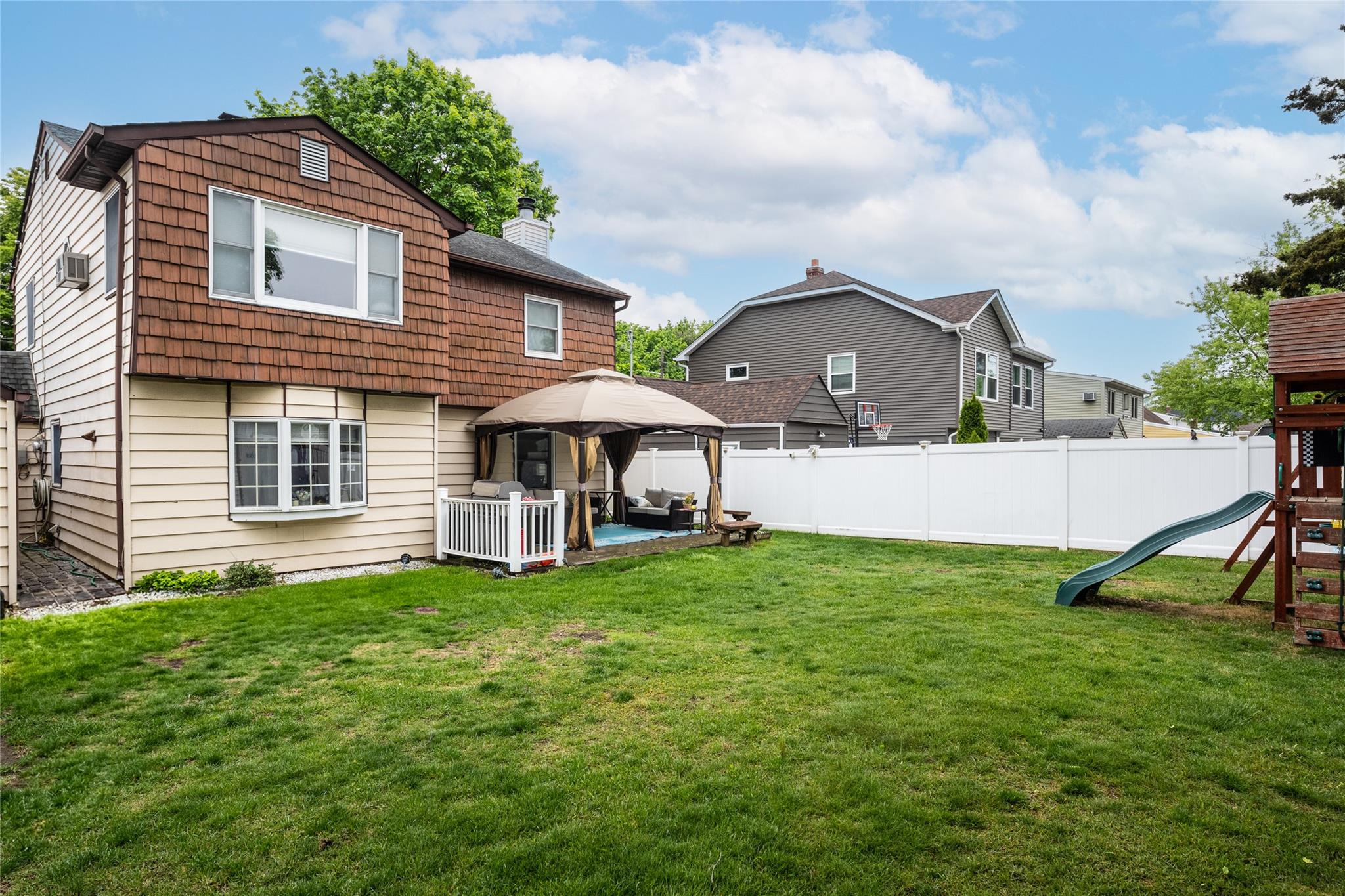 296 Jerome Avenue, Carle Place, NY 11514