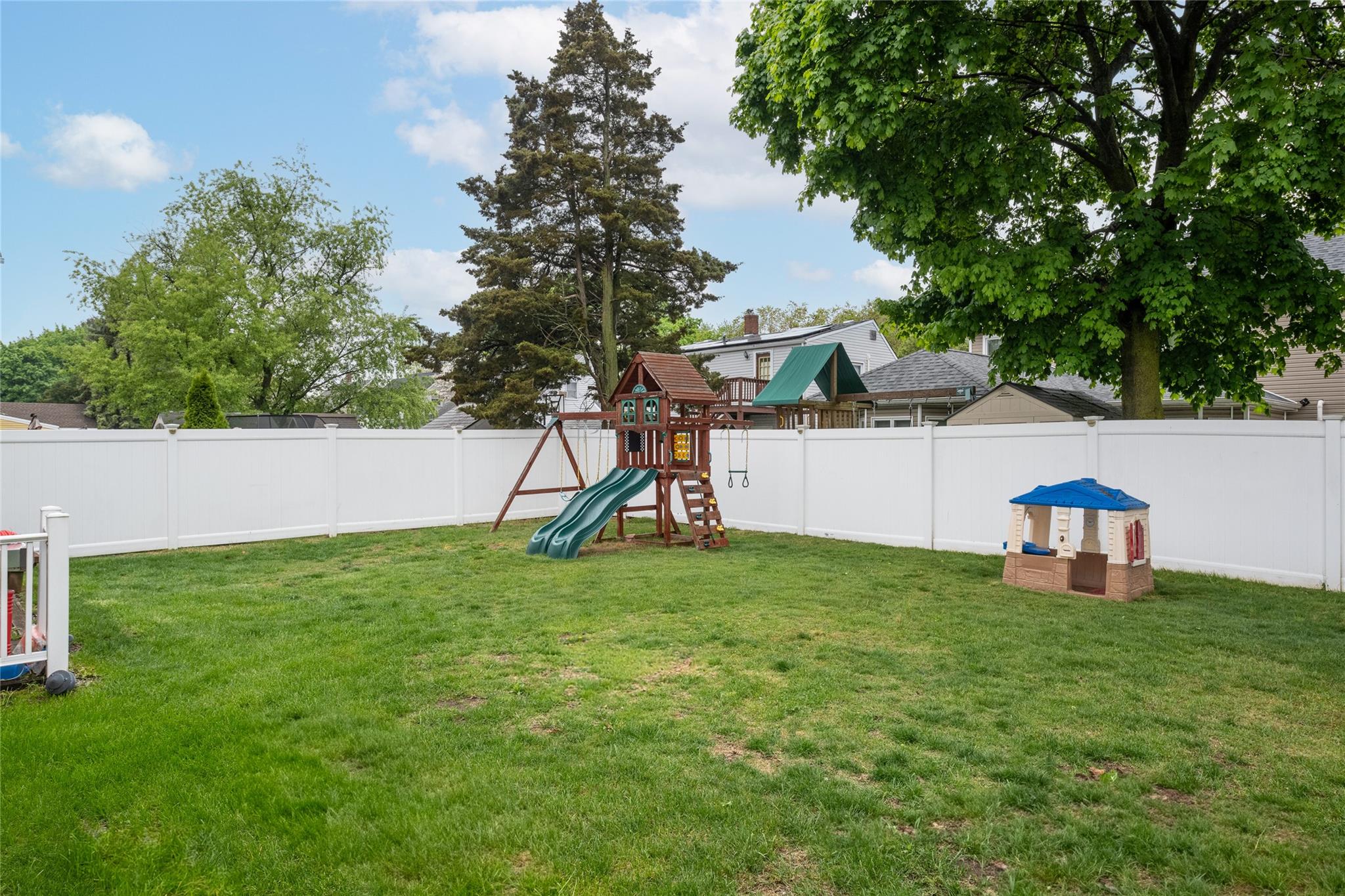 296 Jerome Avenue, Carle Place, NY 11514